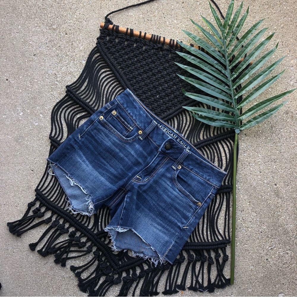 American Eagle Distressed Jean Shorts Size 00